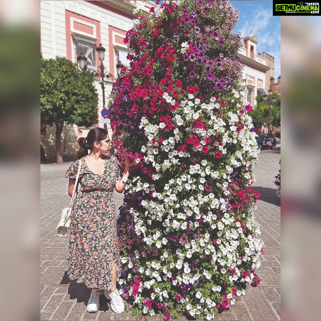Sai Tamhankar Instagram - #EXCLUSIVE: #SaiTamhankar was recently on a Spanish vacay and visited some of the filming locations of her favourite show in the country. We caught up with the #Mimi actor to chat about her first long vacation in almost five years and all the new things she explored Head to our story to read more . . #saitamhankar #saitamhankarfans #saitamhankarfc #spain #got #gameofthrones #itzurunbeach #paella #padronpeppers #flamenco #travel #travelgram