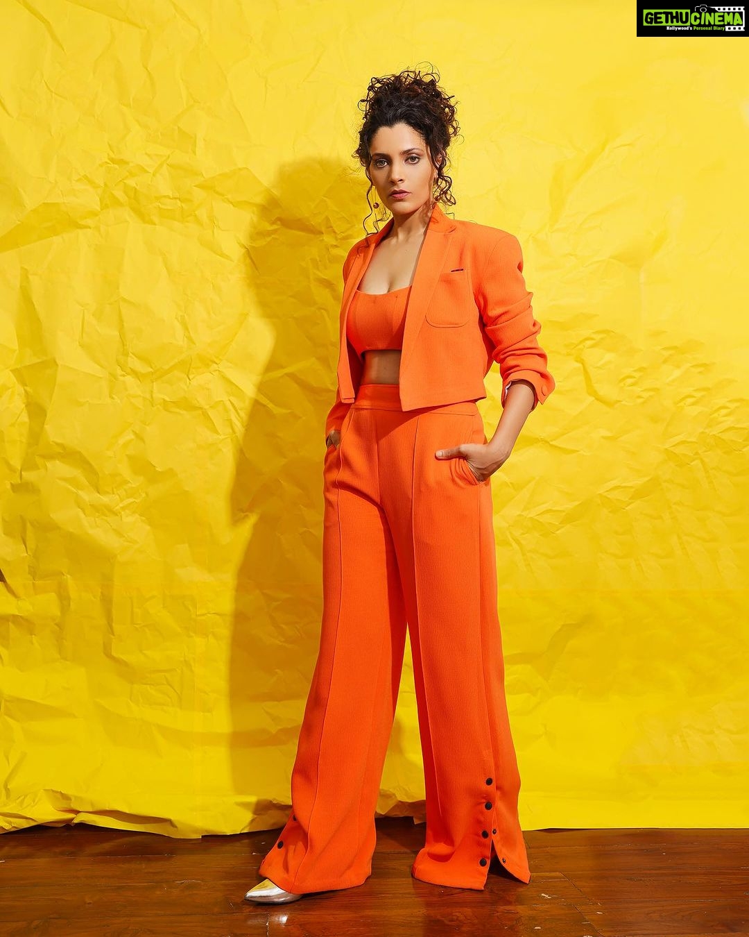 Saiyami Kher Instagram - Pushed against a wall.. tear it down in style 🙌🏽 Loved wearing - @shantanunikhil @sncricketclub @theslowstudioofficial Style @aeshy Assisted by @shriyakirdat @romichoudhary14 HMU @miraprasad20 @pravin_madye Shot by @shrutisbagwe