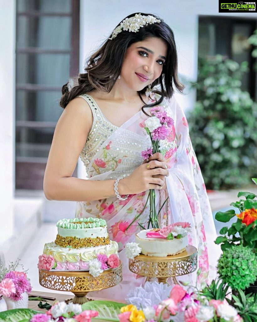 Sakshi Agarwal Instagram - Thank you insta fam, my well wishers , my friends for making my bday so special with your lovely wishes and beautiful messages/stories/posts. Your love and never ending affection is what keeps me going. . Thank you to all my media friends for the beautiful shoutouts❤️ . Thank you @murugeshmakeup_hair for organizing this surprise bday photoshoot for me❤️❤️ . Thank you team ❤️❤️ . Mua @murugeshmakeup_hair Hair @farhaa_makeupartist Costume @aloraa_by_jd Assisted by @_._the_moon_child_._ Earings @chennai_jazz PC @dhanush_photography Decor @red_makeover . #thankyougod #thankyoubirthdaywishes #birthdaywishes Chennai, India