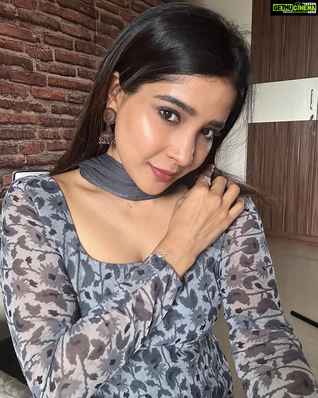 Sakshi Agarwal Instagram - Good morning ✨✨ . @sri_boutique_byprema . #casual #salwar #churidar #kollywood Chennai, India