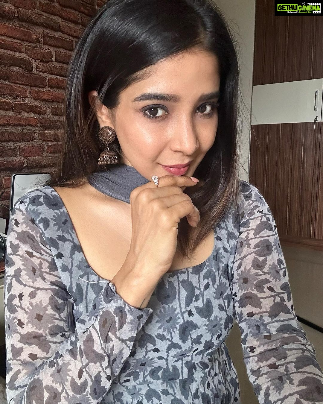 Sakshi Agarwal Instagram - Good morning ✨✨ . @sri_boutique_byprema . #casual #salwar #churidar #kollywood Chennai, India