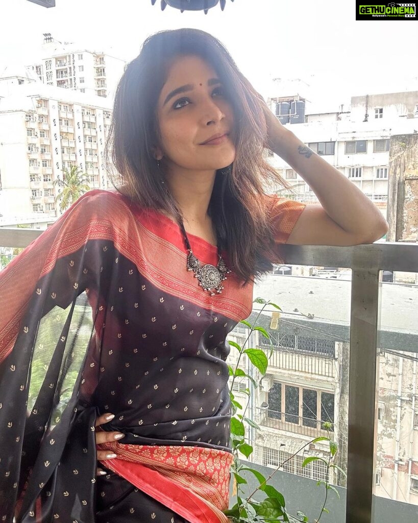 Sakshi Agarwal Instagram - Lets start this week with positive vibes❤️ Chennai, India