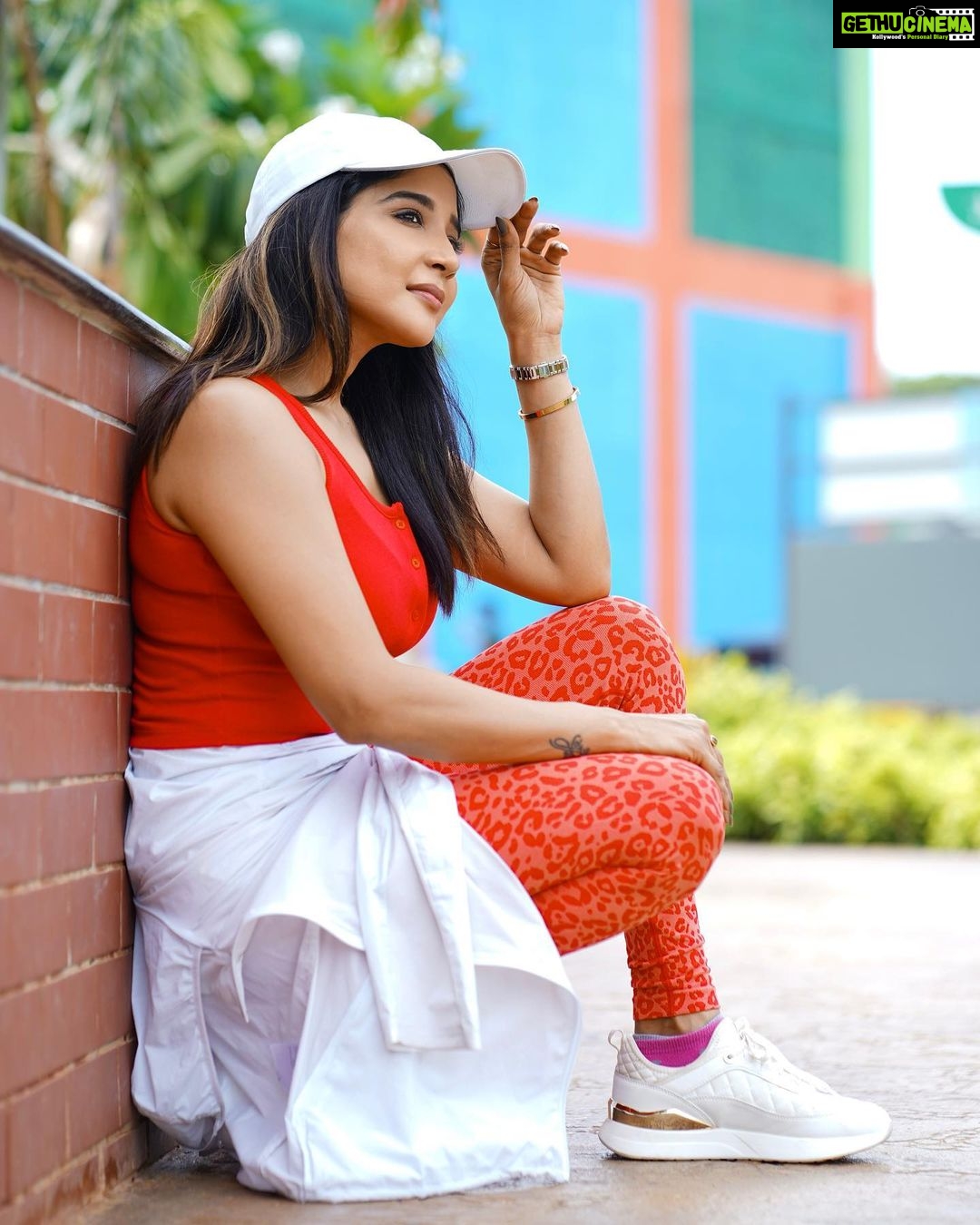 Sakshi Agarwal Instagram - Style is a way to say who you are without having to speak✨ . @sathish_photography49 . #streetstyle #candid #casualstyle #casuallook #vibing #sportswear #sakshiagarwal Chennai, India