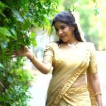 Sakshi Agarwal Instagram - Vidiyal Vantha Pinnaalum Vidiyaatha Iravu Yethu Poovaasam Veesum Unthan Koonthaladi . @sathish_photography49 @murugeshmakeup_hair @farhaa_makeupartist @adhiraboutique_pondy . #instagramreels #reelsinstagram #feelitreelit #shankarmahadevan #trendingreels #trendingsongs #goldhalfsaree #malayaligirl #sakshiagarwal Chennai, India