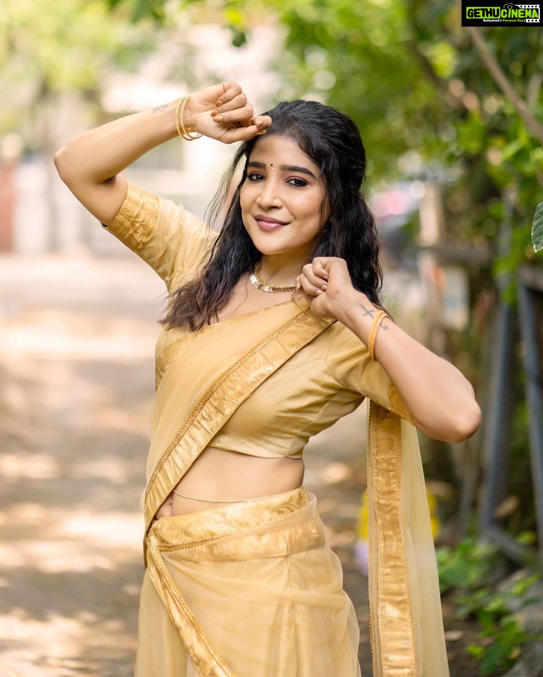 Sakshi Agarwal Instagram - She dreamed improbable dreams Followed her heart and Created her own little fairy tale✨ . @sathish_photography49 @murugeshmakeup_hair @farhaa_makeupartist @adhiraboutique_pondy . #malayalamcinema #newlook #mallugirl #sakshiagarwal #goldenhalfsaree Chennai, India