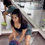 Sakshi Agarwal Instagram - Rain or no rain my fitness journey continues✨ . @naresh_20aesthetic No money can buy the feeling of “Feeling Strong”✨ Pure hard work, dedication and discipline is required✨💪 . #instareels #workoutreels #drifting #motivationreels #reelsinstagram #workoutroutine #glutes #backworkout #absworkout #trendingreels Chennai, India