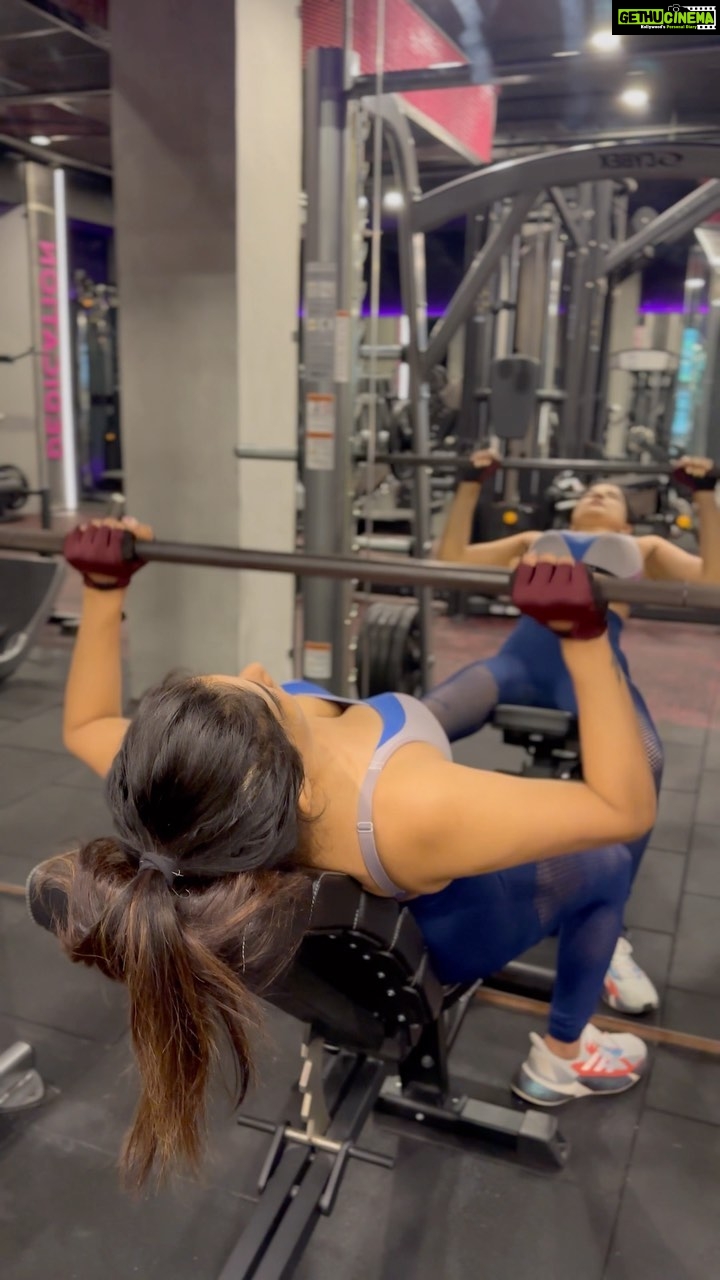 Sakshi Agarwal Instagram - Talking to me? Not when I am in my happy place❤️ . #fitnessmotivation #fitnessreels #reelsinstagram #instagramreels #feelitreelit #sakshiagarwalworkout #fitfamily #explore #explorepage #trendingworkoutreels #fitnessjourney #hardworkpaysoffs #nopainnogain #gymsquad #foryou #homeworkoutreels #reelsviral #sakshiagarwal Chennai, India
