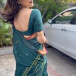 Sakshi Agarwal Instagram - Appreciate the many many hair flips in one photoshoot🥹🥹 . Yaaaaaaas- my job is tough but I love it💕 . #funreel #reelsinstagram #reelsvideo #count #hairflip #instagramreels #sakshiagarwal #greensaree