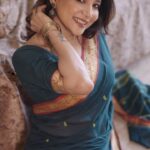 Sakshi Agarwal Instagram - ✨vibez✨ . @murugeshmakeup_hair @picartisan @shri_she . #feelitreelit #instagramreels #sareelove #greensaree #traditionalsaree #homelygirl #foryou #vibes #sakshiagarwal