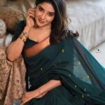 Sakshi Agarwal Instagram - Sorry guys, Last few days have been very hectic shooting for my new web series- thats why couldn’t post . This one is for you to tell you how much I LOVE YOU. -details coming very soon🤗 . @picartisan @murugeshmakeup_hair @shri_she Chennai, India