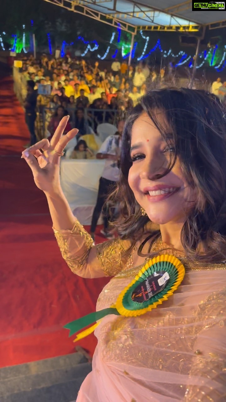 Sakshi Agarwal Instagram - Had a BLAST with you all🔥 . @murugeshmakeup_hair @mayon_by_subhathracouture @krush_makeup_artistry @imagixphotography_ . #instagramreels #reelsinstagram #collegefest #foryou #trending #sakshiagarwal #trendingaudio #pinksaree