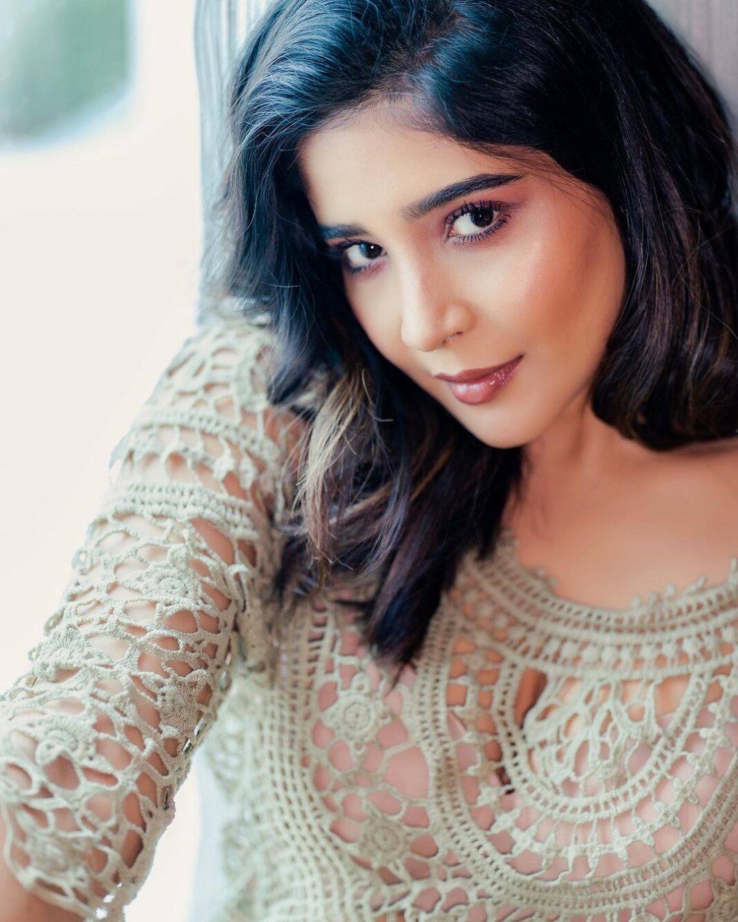 Sakshi Agarwal Instagram - I choose being real over being perfect✨ . @ngrnandha @makeupbyvaishalikrishnan @avmakeuplab @fab_by_faiza @ramadaplazachennai RAMADA Plaza-Guindy
