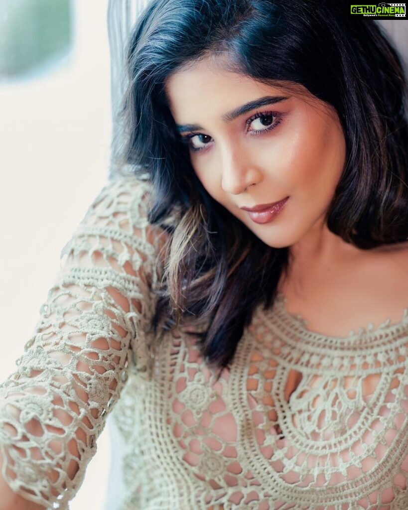 Sakshi Agarwal Instagram - I choose being real over being perfect✨ . @ngrnandha @makeupbyvaishalikrishnan @avmakeuplab @fab_by_faiza @ramadaplazachennai RAMADA Plaza-Guindy