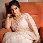 Sakshi Agarwal Instagram - Dream big Darling✨ . @theportraitstudio_tps @murugeshmakeup_hair @anupama_makeoverartistry @beingstyl @samyakkclothing @fineshinejewels @stylefiles_bydeepikareddy . #sakshiagarwal #princessvibes #kollywood #sandalwood #pretty Chennai, India