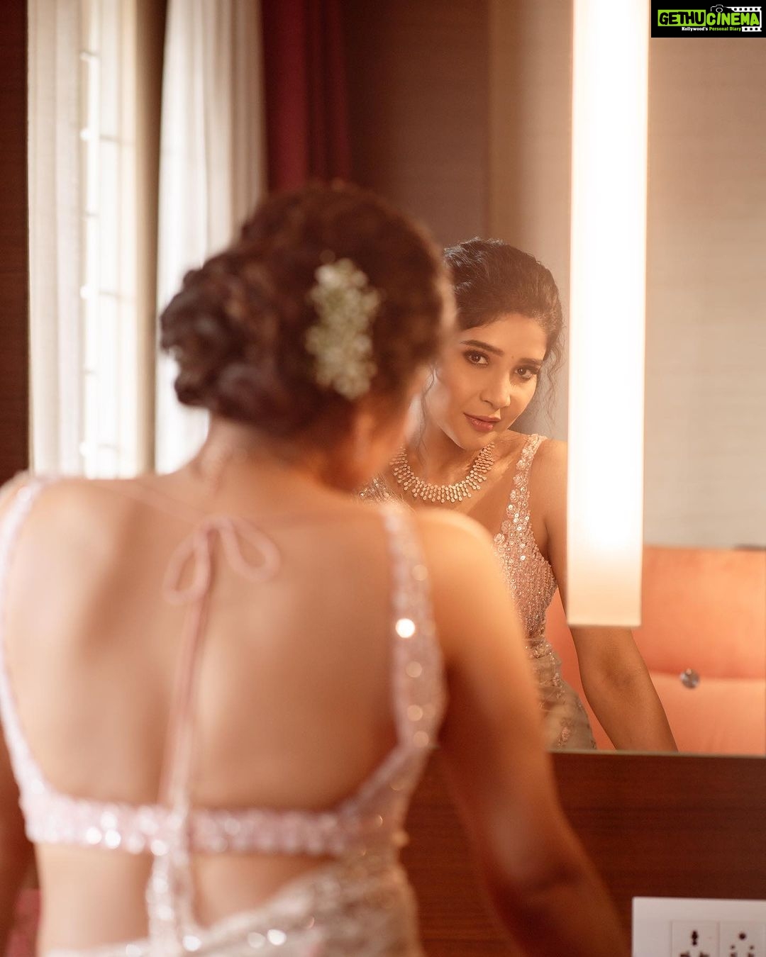 Sakshi Agarwal Instagram - Made of Stardust and Magical things✨ . @theportraitstudio_tps @murugeshmakeup_hair @anupama_makeoverartistry @beingstyl @samyakkclothing @fineshinejewels @stylefiles_bydeepikareddy . #sakshiagarwal #princessvibes #kollywood #sandalwood #pretty Chennai, India