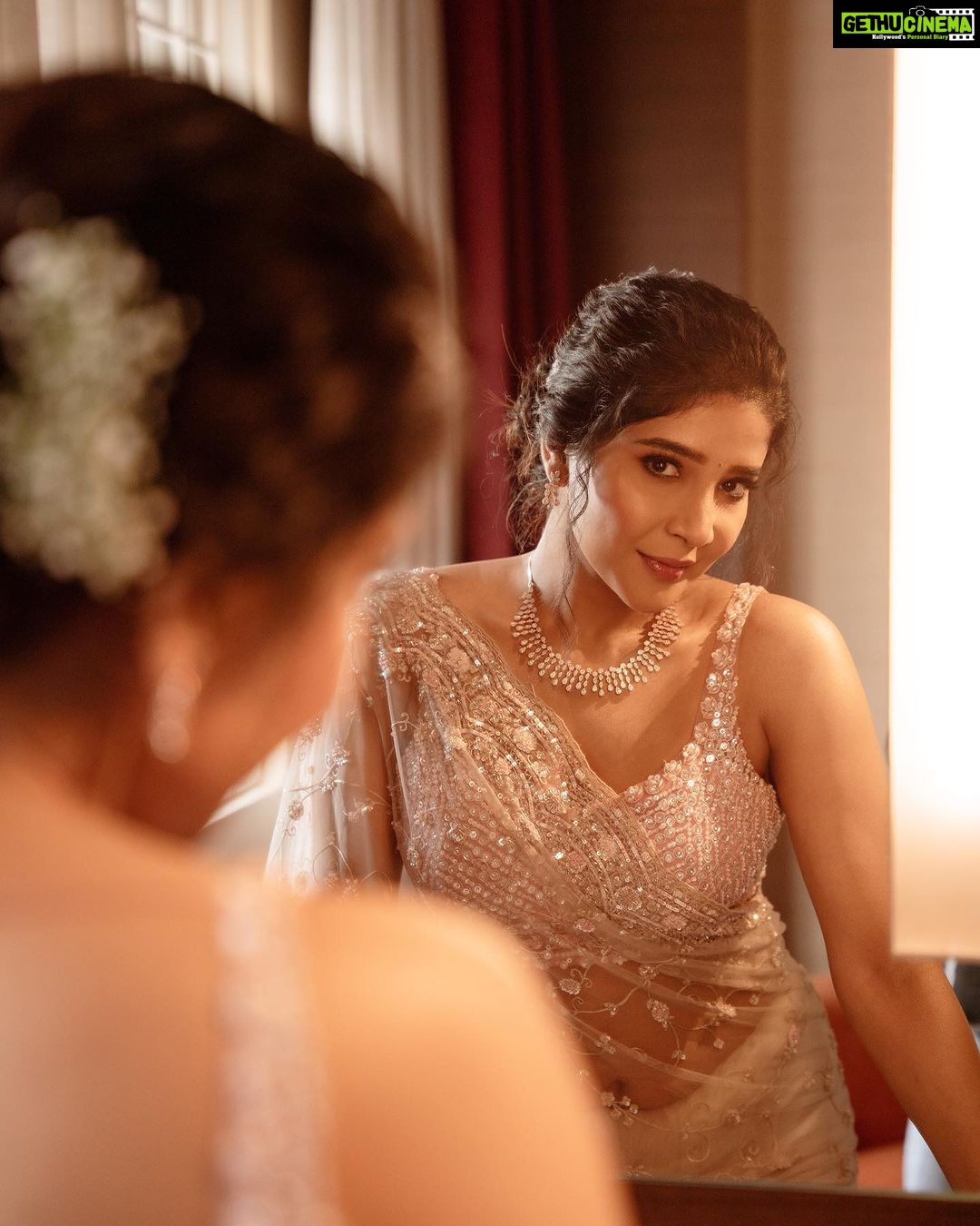 Sakshi Agarwal Instagram - Made of Stardust and Magical things✨ . @theportraitstudio_tps @murugeshmakeup_hair @anupama_makeoverartistry @beingstyl @samyakkclothing @fineshinejewels @stylefiles_bydeepikareddy . #sakshiagarwal #princessvibes #kollywood #sandalwood #pretty Chennai, India