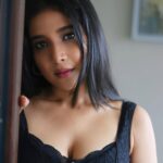 Sakshi Agarwal Instagram - Life isn’t perfect But your outfit can be😜 . @sat_narain Chennai, India