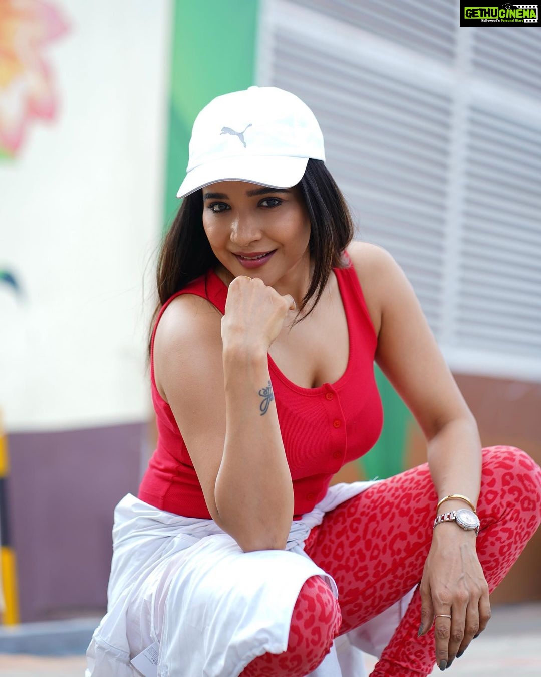 Sakshi Agarwal Instagram - Style is a way to say who you are without having to speak✨ . @sathish_photography49 . #streetstyle #candid #casualstyle #casuallook #vibing #sportswear #sakshiagarwal Chennai, India