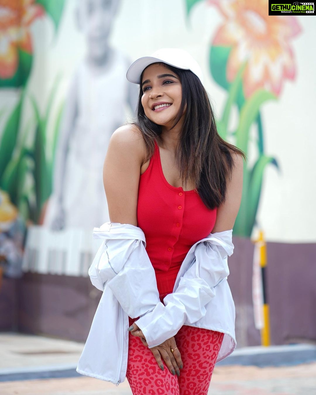 Sakshi Agarwal Instagram - Style is a way to say who you are without having to speak✨ . @sathish_photography49 . #streetstyle #candid #casualstyle #casuallook #vibing #sportswear #sakshiagarwal Chennai, India