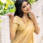 Sakshi Agarwal Instagram - She dreamed improbable dreams Followed her heart and Created her own little fairy tale✨ . @sathish_photography49 @murugeshmakeup_hair @farhaa_makeupartist @adhiraboutique_pondy . #malayalamcinema #newlook #mallugirl #sakshiagarwal #goldenhalfsaree Chennai, India