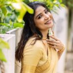 Sakshi Agarwal Instagram - She dreamed improbable dreams Followed her heart and Created her own little fairy tale✨ . @sathish_photography49 @murugeshmakeup_hair @farhaa_makeupartist @adhiraboutique_pondy . #malayalamcinema #newlook #mallugirl #sakshiagarwal #goldenhalfsaree Chennai, India