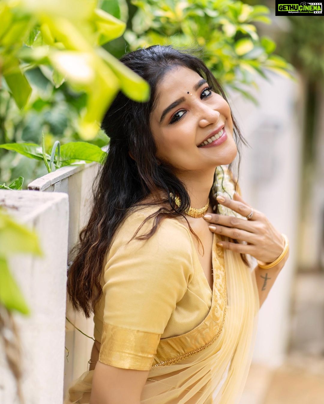 Sakshi Agarwal Instagram - She dreamed improbable dreams Followed her heart and Created her own little fairy tale✨ . @sathish_photography49 @murugeshmakeup_hair @farhaa_makeupartist @adhiraboutique_pondy . #malayalamcinema #newlook #mallugirl #sakshiagarwal #goldenhalfsaree Chennai, India