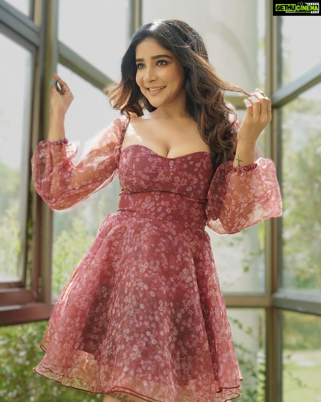 Sakshi Agarwal Instagram - Face of an angel, mind of killerđź’• . @sathish_photography49 @murugeshmakeup_hair @farhaa_makeupartist . #SakshiAgarwal #Actress #Love #Bringingsexyback #Strongissexy #SexyHair #Grownandsexy #BodyPerfect #Makeup #Instagood #InstaFashion #Glamdoll #48streetfashion #YourFavChic #Curves #GoodHairday #photooftheday #Ootd #InstaMood #Fitness #Instadaily #Lifestyle Chennai, India