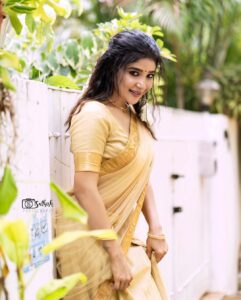 Sakshi Agarwal Instagram - She dreamed improbable dreams Followed her heart and Created her own little fairy tale✨ . @sathish_photography49 @murugeshmakeup_hair @farhaa_makeupartist @adhiraboutique_pondy . #malayalamcinema #newlook #mallugirl #sakshiagarwal #goldenhalfsaree Chennai, India