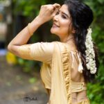 Sakshi Agarwal Instagram - Meet me in the middle of your story when the soul is worn but wise. . @sathish_photography49 @murugeshmakeup_hair @farhaa_makeupartist @adhiraboutique_pondy . #malayalamcinema #newlook #mallugirl #sakshiagarwal #goldenhalfsaree ❤️❤️ Chennai, India