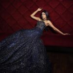 Sakshi Agarwal Instagram - Another dump from this series🔥 . @shotbyluckymalhotra @princephinehas25 @varaabyskmagazine @itsmesangeethakailash . #gown #glitterdress #ballroomdress #glittergloss #prettygirls Chennai, India