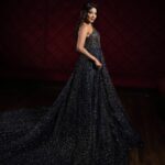 Sakshi Agarwal Instagram - Another dump from this series🔥 . @shotbyluckymalhotra @princephinehas25 @varaabyskmagazine @itsmesangeethakailash . #gown #glitterdress #ballroomdress #glittergloss #prettygirls Chennai, India