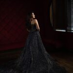 Sakshi Agarwal Instagram - Another dump from this series🔥 . @shotbyluckymalhotra @princephinehas25 @varaabyskmagazine @itsmesangeethakailash . #gown #glitterdress #ballroomdress #glittergloss #prettygirls Chennai, India