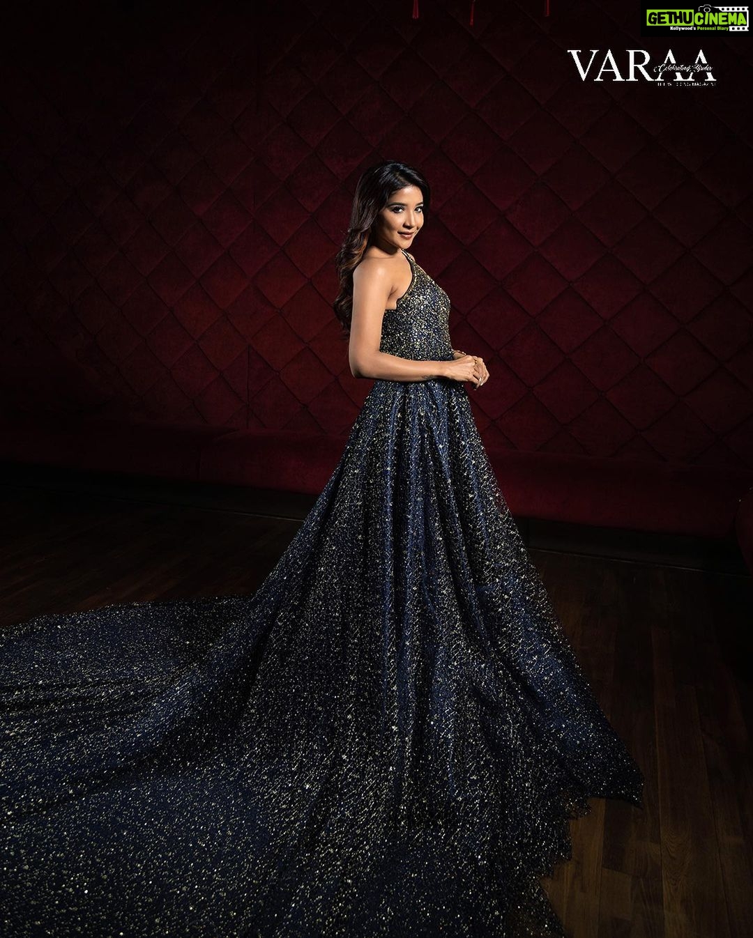 Sakshi Agarwal Instagram - Another dump from this series🔥 . @shotbyluckymalhotra @princephinehas25 @varaabyskmagazine @itsmesangeethakailash . #gown #glitterdress #ballroomdress #glittergloss #prettygirls Chennai, India