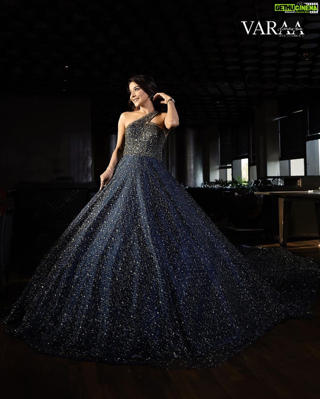 Sakshi Agarwal Instagram - Classy and fabulous✨ . #shoot for #varaa #magazine . @shotbyluckymalhotra @princephinehas25 @varaabyskmagazine @itsmesangeethakailash . #gown #glitterdress #ballroomdress #glittergloss #prettygirls Lalit Ashok Hotel, Bangalore
