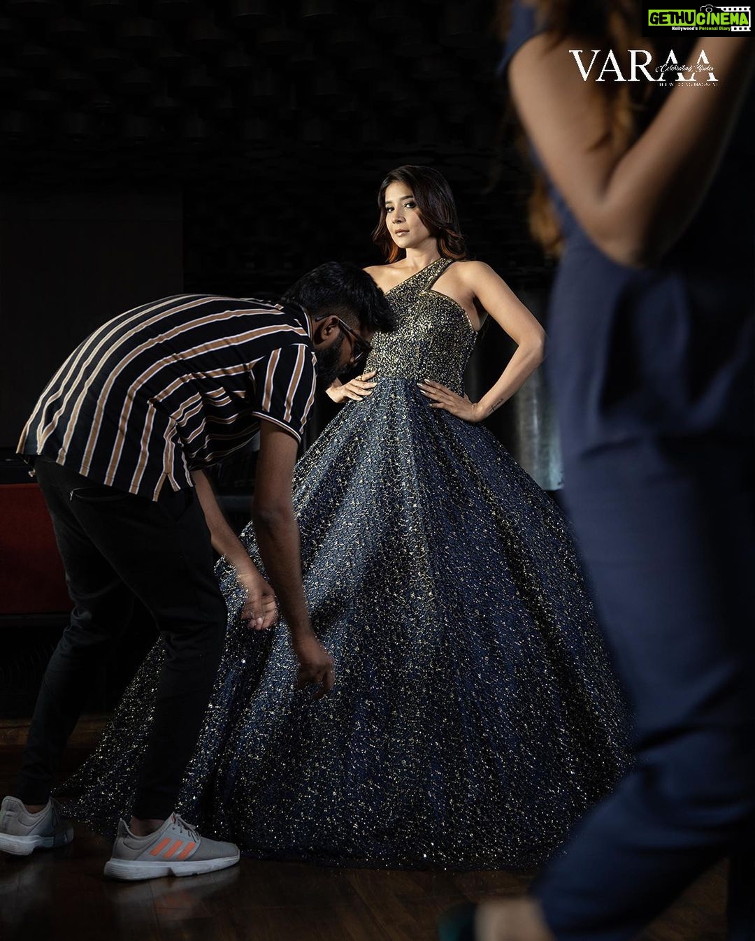 Sakshi Agarwal Instagram - Classy and fabulous✨ . #shoot for #varaa #magazine . @shotbyluckymalhotra @princephinehas25 @varaabyskmagazine @itsmesangeethakailash . #gown #glitterdress #ballroomdress #glittergloss #prettygirls Lalit Ashok Hotel, Bangalore