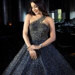 Sakshi Agarwal Instagram - Classy and fabulous✨ . #shoot for #varaa #magazine . @shotbyluckymalhotra @princephinehas25 @varaabyskmagazine @itsmesangeethakailash . #gown #glitterdress #ballroomdress #glittergloss #prettygirls Lalit Ashok Hotel, Bangalore