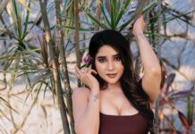 Sakshi Agarwal Instagram - I am aware that I’m a rare breed of woman❤️ . @murugeshmakeup_hair @farhaa_makeupartist @sathish_photography49 . #sakshiagarwal #fashion #fashionstyle #coordinate #summervibes Chennai, India