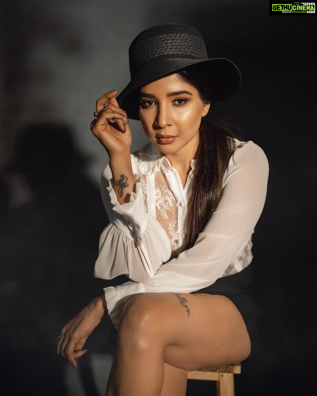 Sakshi Agarwal Instagram - I can be a choice, priority or a reason But never an OPTION! . Concept & Styling: @beingstyl Photography : @theportraitstudio_tps Makeup: @makeupreva Hairstyle: @_ramya_makeoverartistry_ Chennai, India