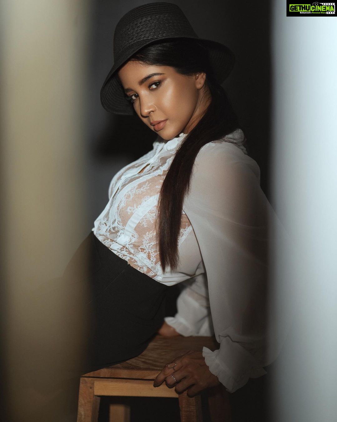 Sakshi Agarwal Instagram - I can be a choice, priority or a reason But never an OPTION! . Concept & Styling: @beingstyl Photography : @theportraitstudio_tps Makeup: @makeupreva Hairstyle: @_ramya_makeoverartistry_ Chennai, India