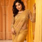Sakshi Agarwal Instagram - I know you want to copy every single thing I do, I dont care…🤣 You will always be one step behind me😜 . Wardrobe : @mayon_by_subhathracouture Photography: @sathyaphotography Makeup : @murugeshmakeup_hair Location : @elementsoneastcoast Jewellery : @fineshinejewels Draping : @angelsmakeupandhair_medavakkam . #goldensaree #rambhaurvashimenaka #goldenskin #goldenhour #goldisforever #sakshiagarwal #kollywood #goldenlove Chennai, India