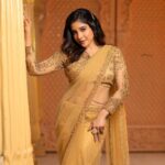 Sakshi Agarwal Instagram - I know you want to copy every single thing I do, I dont care…🤣 You will always be one step behind me😜 . Wardrobe : @mayon_by_subhathracouture Photography: @sathyaphotography Makeup : @murugeshmakeup_hair Location : @elementsoneastcoast Jewellery : @fineshinejewels Draping : @angelsmakeupandhair_medavakkam . #goldensaree #rambhaurvashimenaka #goldenskin #goldenhour #goldisforever #sakshiagarwal #kollywood #goldenlove Chennai, India