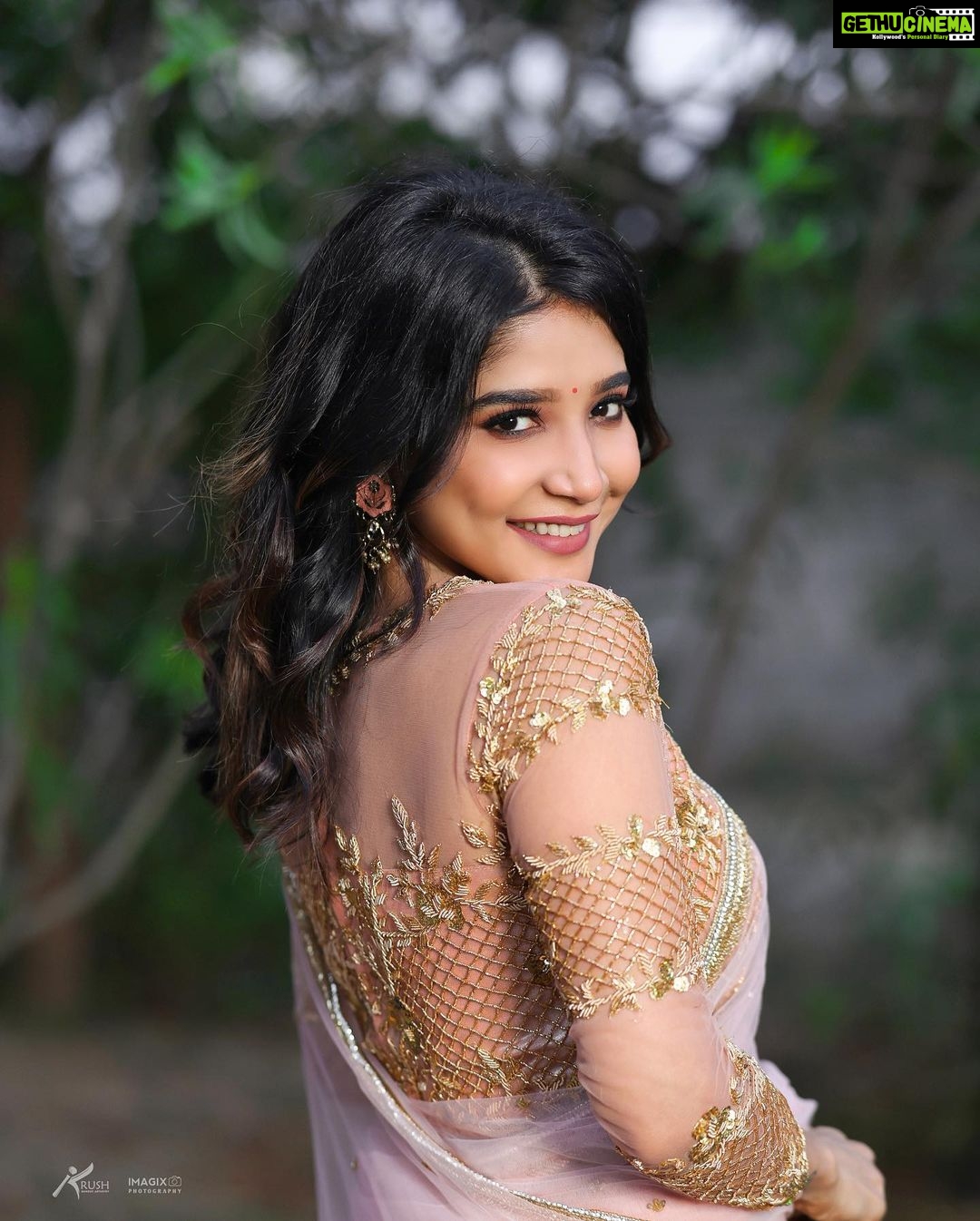 Sakshi Agarwal Instagram - Your direction is more important than your speed💕 . #coimbatore was lit🔥 . @murugeshmakeup_hair @mayon_by_subhathracouture @krush_makeup_artistry @imagixphotography_ . #studyworldcollegeofengineering #chiefguest #sakshiagarwal #pinkvibes Coimbatore, Tamil Nadu