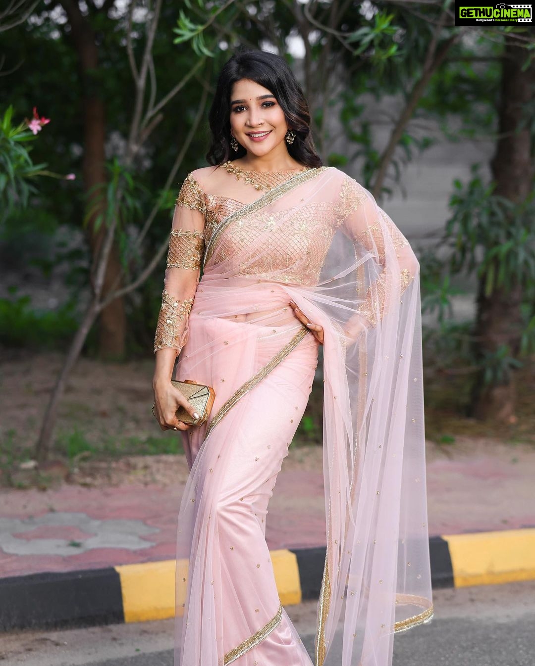 Sakshi Agarwal Instagram - Your direction is more important than your speed💕 . #coimbatore was lit🔥 . @murugeshmakeup_hair @mayon_by_subhathracouture @krush_makeup_artistry @imagixphotography_ . #studyworldcollegeofengineering #chiefguest #sakshiagarwal #pinkvibes Coimbatore, Tamil Nadu
