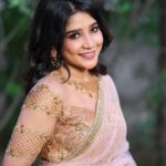 Sakshi Agarwal Instagram - Your direction is more important than your speed💕 . #coimbatore was lit🔥 . @murugeshmakeup_hair @mayon_by_subhathracouture @krush_makeup_artistry @imagixphotography_ . #studyworldcollegeofengineering #chiefguest #sakshiagarwal #pinkvibes Coimbatore, Tamil Nadu