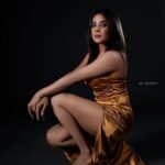 Sakshi Agarwal Instagram – I make my own CROWN
I rule my own Kingdom✨
.

Pic: @picartisan
Hmua: @murugeshmakeup_hair @farhaa_makeupartist 
Styling : @samikshx 
.
#goldengirl #goldgown #sassygirl #sakshiagarwal Chennai, India