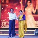 Sakshi Agarwal Instagram – Extremely honored to have received the “Best Actress Award “ for Bagheera by Mr.Ravindran- Secretary -CEG.

Yearly event of Anna University -*Techofes 2023 – T Awards* held yesterday in Anna University Campus, in a very colourful manner in the presence of many eminent personalities from cine industry, educational institutions and beloved students of Anna University.
.
Thank you @adhikravi director for the opportunity to act in such a unique role in Bagheera and for believing in me✨ @rvbharathan @prabhudevaofficial @ganesan_s_official 
. 
Thank you #Annauniversity for this honour
@techofes_official #annauniversity #techofesawards #ceg 
.
Thank you team✨
Styling : @beingstyl 
Outfits:
Saree @thepallushop 
Blouse @_sayaanika_ 
Mua: @murugeshmakeup_hair 
Photography: @sathish_photography49 
Accessories @fineshinejewels 
Coordinated @tisisnaveen Chennai, India