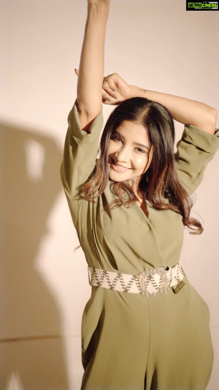 Sakshi Agarwal Instagram - Trust the magic of new beginnings✨✨ . Concept & Styling: @beingstyl Photography : @theportraitstudio_tps Makeup: @makeupreva Hairstyle: @_ramya_makeoverartistry_ #funreels #vibinghigh #playfulbts #greenjumpsuit #streetstyle #sakshiagarwal #chillingreels #feelitreelit #lifestyle #fashion #fashionstyle #instalife #reelsforyou #players @coileray . Chennai, India