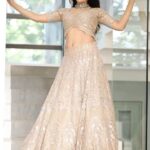 Sakshi Agarwal Instagram - The Beauty of you is How you wear , who you are✨ . Mua n hair @murugeshmakeup_hair Outfit by @malgudi_designs Jewellery @vivahbridalcollections PC @sathyaphotography3 . #instagramreels #reelsinstagram #beautyreels #lehengareels #beautyredefined #lehengainspiration #golgenlehenga #sakshiagarwal #trending #react #trendingreels #trendingsongs #foryou #foryoupage❤️😍