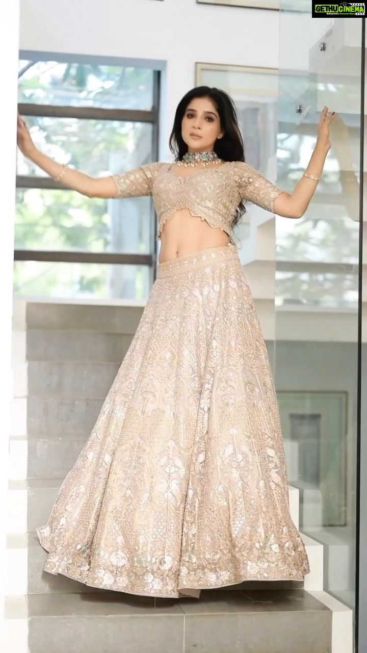 Sakshi Agarwal Instagram - The Beauty of you is How you wear , who you are✨ . Mua n hair @murugeshmakeup_hair Outfit by @malgudi_designs Jewellery @vivahbridalcollections PC @sathyaphotography3 . #instagramreels #reelsinstagram #beautyreels #lehengareels #beautyredefined #lehengainspiration #golgenlehenga #sakshiagarwal #trending #react #trendingreels #trendingsongs #foryou #foryoupage❤️😍