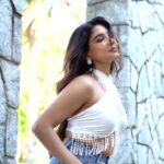 Sakshi Agarwal Instagram - Baby I am urs🔥 . @sathish_photography49 @murugeshmakeup_hair @farhaa_makeupartist . #babyiamyours #instagramreels #reelsinstagram #reelitfeelit #feelslikesummer #shorts #whitebandeau #sakshiagarwal #summervibes Chennai, India
